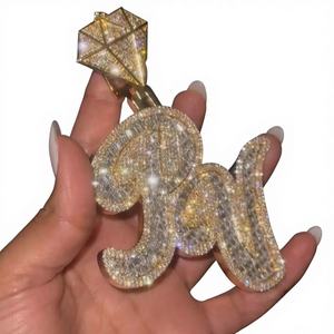 Collar Personalizado con Colgante de Tres Letras Totalmente Cubierto de Diamantes para Ella, Plata de Ley 925, Chapado en Oro, Lujoso, con Moissanita VVS1 D y Engaste de Corona - Product Image 1