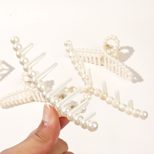 Pinces <span class=keywords><strong>à</strong></span> cheveux en perles de grande taille de qualité supérieure avec une prise ferme, conçues pour les chignons et les queues de cheval <span class=keywords><strong>à</strong></span> l'arrière de la tête, élégantes pour tous les jours pour les femmes - Product Image 3