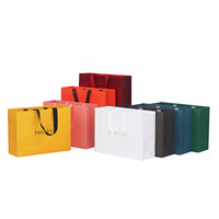 Sacs en papier blancs de luxe personnalisés avec logo imprimé pour la vente en gros, sacs cadeaux pour boutiques de détail avec votre propre logo