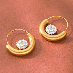 Pendientes de aro en forma de U con circonita redonda brillante, impermeables, de acero inoxidable de alto brillo, chapados en oro, adornos para las orejas para fiesta, para mujer - Product Image 4
