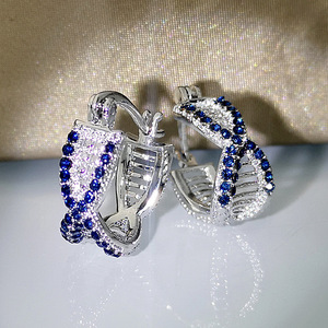 Orecchini a croce con zirconi blu royal per donna, gioielli per l'orecchio in stile street fashion - Product Image 2