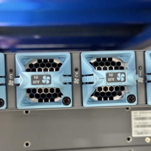 Commutateur Ethernet autonome géré entièrement en couche 3 Juniper Networks QFX5100-48S-3AFI avec PoE, capacité 40 Gbit/s, 10/100/1000 Mbps - Product Image 4