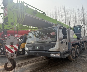 Grue sur camion Zoomlion Ztc550v de 55 tonnes, modèle 2017, en bon état, avec grue SAC1300t STC800t6 STC800t5 STC1000c7, à prix bas. - Product Image 4
