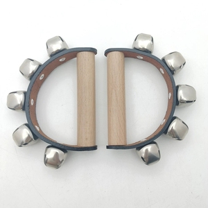 Clochette à main en cuir avec manche en bois, 5 clochettes métalliques, instrument de percussion Orff courbé pour enfants, vente en gros - Product Image 3