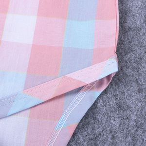 Vêtements de mode en gros à prix abordable : Ensemble gentleman pour bébé garçon avec barboteuse rose à carreaux et pantalon blanc, et nœud papillon très mignon - Product Image 4