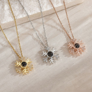 Collana con Proiezione 'Ti Amo' in 100 Lingue, Catena in Rame e Bambù, Stile Semplice ed Elegante per Donne, Tendenza Instagram - Product Image 1