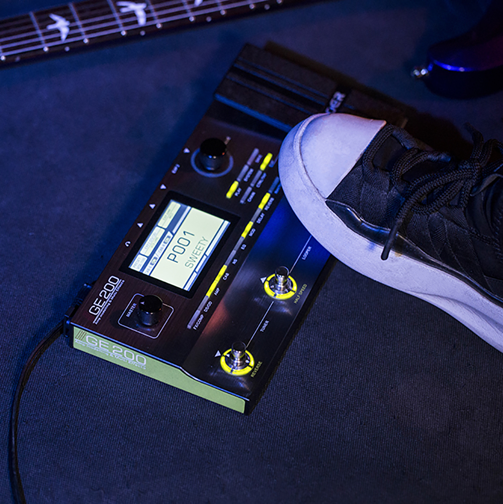MOOER GE200 Multi Effect Pedal - 26 IR Speakers & Display