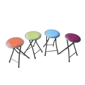 价格便宜的圆形金属折叠凳，带乙烯基衬垫座椅