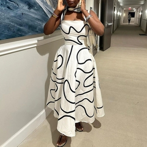 Vestido midi de verano con cuello cuadrado, estampado, entallado y con tirantes. - Product Image 5