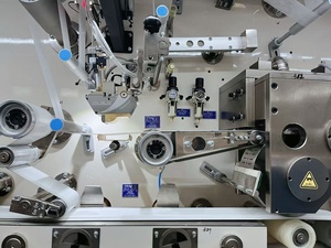 Machine de fabrication de <span class=keywords><strong>couches</strong></span> pour bébés entièrement automatique à <span class=keywords><strong>prix</strong></span> d'usine ligne de production de <span class=keywords><strong>couches</strong></span> pour bébés - Product Image 3