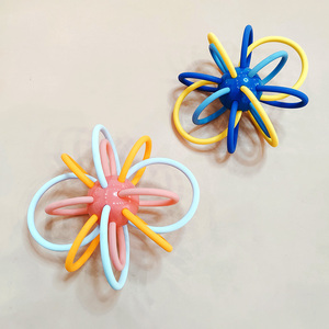 Boule de préhension en silicone souple de qualité alimentaire, anneau de dentition, boule de batman, hochet pour bébé, jouets sensoriels pour bébé de 18 mois - Product Image 6