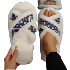 Prix d'usine – Chaussons d'hiver antidérapants en vraie fourrure de vison avec logo personnalisé pour femme, semelle intérieure en PU - Product Image 3