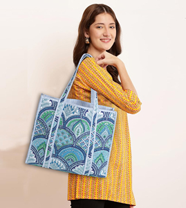 Bolso Tote Acolchado de Algodón con Paneles Estilo Bohemio, Abierto por Arriba, Ligero, Amplio, para Todo el Verano, Color Sólido, Reversible - Product Image 2