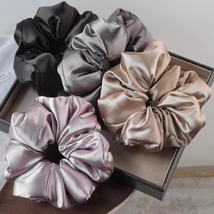 2024 Nieuwe Aankomst Elastische Haarbanden Krullend Haar Pp Katoen Gevuld Grote Zijden Kussen <span class=keywords><strong>Scrunchie</strong></span> Scrunchy Zijden Scrunchies - Product Image 5