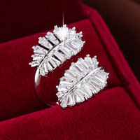 Bague élégante à feuilles symétriques, plaquée or raffiné, avec pavé de pierres, pour femme, design de niche haut de gamme, bijoux de mode