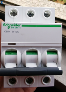 Interruptor de Circuito en Miniatura IC65N 3P D10A, Interruptor de Aire MCB, Dispositivo de Protección Contra Sobrecarga y Cortocircuito para Distribución de Energía Industrial - Product Image 1