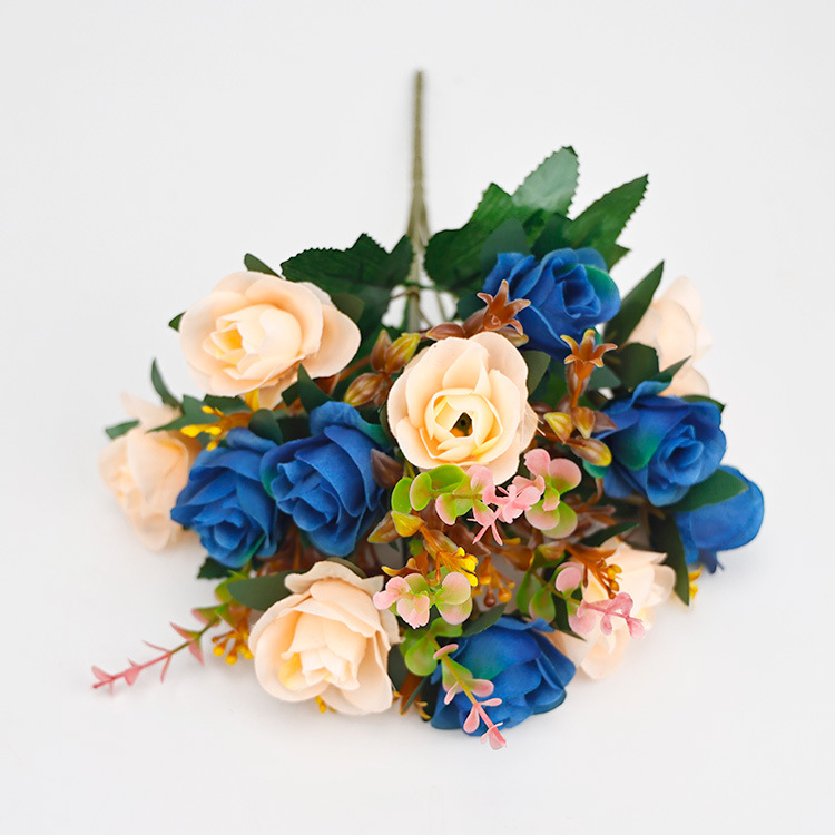 12 roses d'automne bleu roi