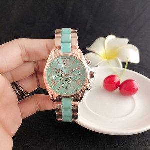 Montre pour femme en gros, forme Genève, nouveau mouvement à quartz, design ballon bleu, commerce extérieur - Product Image 1