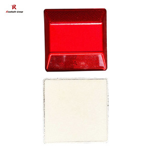 Высококачественные 100*100 мм пластиковые светоотражающие дорожные шпильки прочный приподнятый маркер для дорожного покрытия 20 тонн предупреждающий продукт - Product Image 4