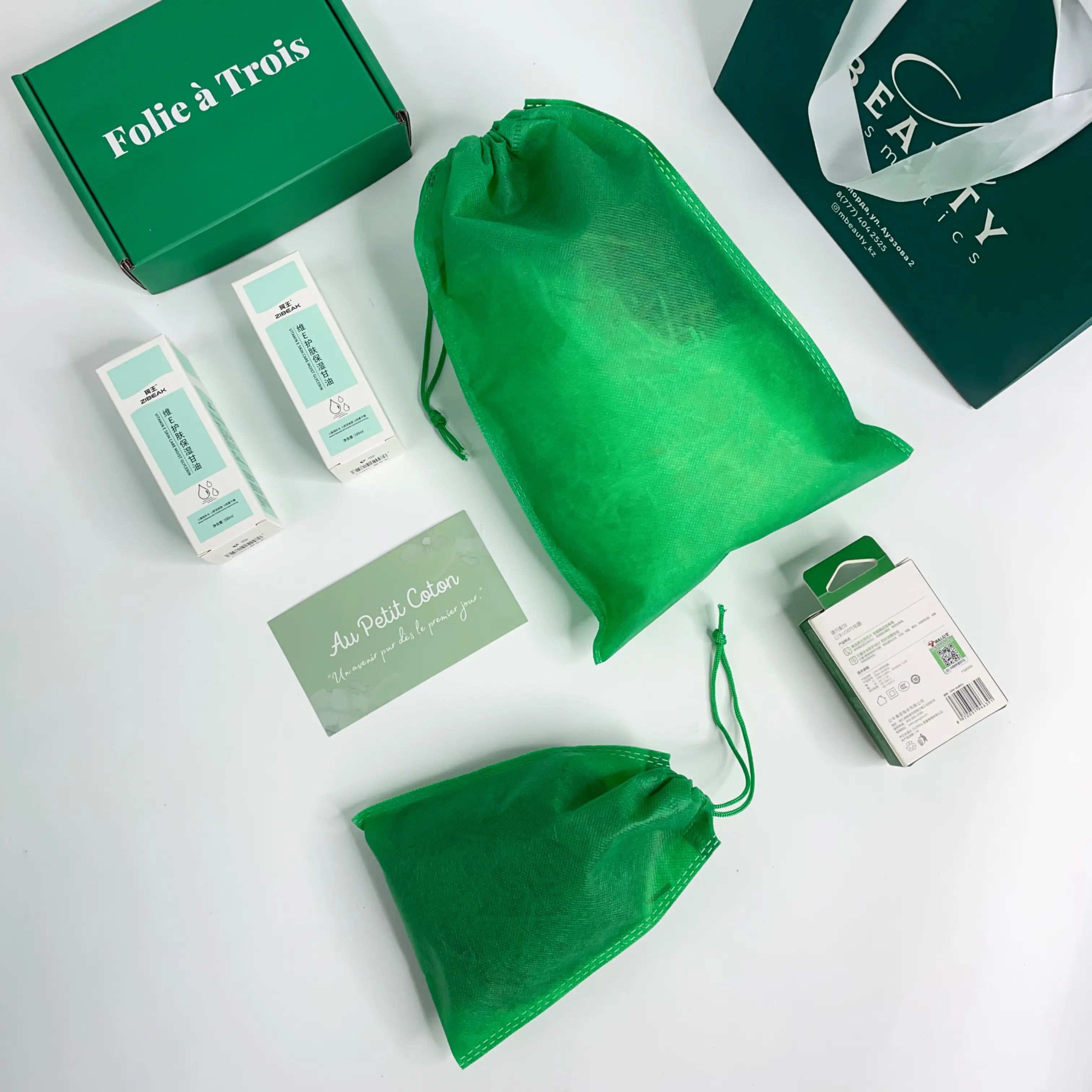 Borsa pieghevole a prova di polvere con logo personalizzato, custodia per parrucca cosmetica, borsa con coulisse in tessuto non tessuto verde per la conservazione da viaggio