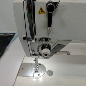 Machine à coudre industrielle Doso à grande vitesse, point noué, double moteur pas à pas, alimentation automatique, prix usine - Product Image 5