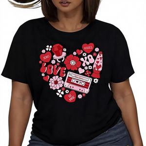 T-shirt décontracté en coton doux pour femme, style rétro années 80, noir, à manches courtes, avec cœur rouge XOXO imprimé en sérigraphie – Spécial Saint-Valentin - Product Image 1