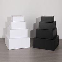 Boîte cadeau de luxe en carton avec ouverture à rabat, couvercle magnétique, matériaux recyclés, gaufrage et revêtement UV pour petites entreprises