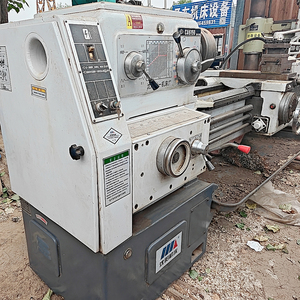 Torno Horizontal Manual CW6280B con Orificio de Husillo de 82mm, Bancada de 3000mm, Poste de Herramientas de Rectificado Orbital de 7.5KW con Herramientas de Carburo - Product Image 5