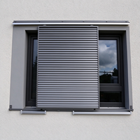 Fenêtre coulissante en aluminium sur mesure avec panneaux à persiennes pour projets résidentiels, commerciaux et architecturaux modernes