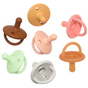 Commercio all'ingrosso in gomma di Silicone naturale per bambini massaggiagengive e ciuccio in Silicone adatto per 0-12 mesi - Product Image 3