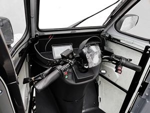 Nouveau moteur de voiture moto tricycle couleur personnalisée carrosserie cadre global cabine fermée voiture mobilité Scooter Cargo pour personnes âgées - Product Image 6