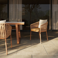 Meubles de restaurant de luxe modernes, chaise en rotin avec table, meubles en rotin d'extérieur pour café, restaurant en bord de mer, hôtel