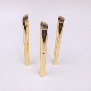 <span class=keywords><strong>Brocha</strong></span> <span class=keywords><strong>de</strong></span> maquillaje <span class=keywords><strong>de</strong></span> ojos al por mayor personalizada Mini brochas <span class=keywords><strong>de</strong></span> maquillaje <span class=keywords><strong>de</strong></span> <span class=keywords><strong>cejas</strong></span> veganas en ángulo ostentosas <span class=keywords><strong>de</strong></span> oro <span class=keywords><strong>brocha</strong></span> correctora - Product Image 2