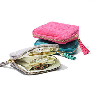 Pochette de rangement haut de gamme pour bijoux : boîte à bijoux à cinq couches avec fermeture éclair et pompon pour bagues, colliers, clous d'oreilles et bracelets - Product Image 3