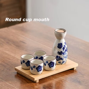 Ensemble de saké en céramique en gros avec plateau en bambou, style japonais, 1 pot et 4 tasses, coffret cadeau en porcelaine pour restaurant et maison - Product Image 1
