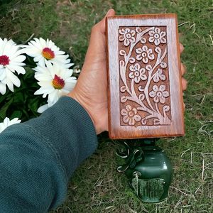 Urna Funeraria de Madera Hecha a Mano para Cenizas de Mascotas, Caja Conmemorativa para Mascotas Queridas, Macho o Hembra Adulto, con Logotipo Personalizado - Product Image 5