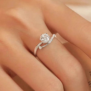 Anello dal Design Elegante Stile Classico per Donne - Product Image 5