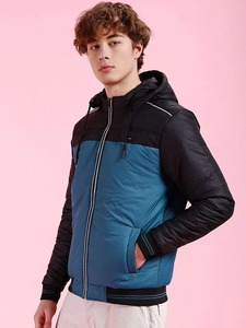 Veste à capuche coupe-vent pour homme avec rembourrage matelassé chaud et look moderne élégant, idéale pour la marche en plein air et le port quotidien - Product Image 2
