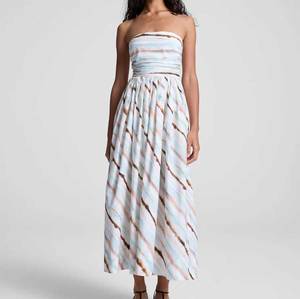 <span class=keywords><strong>Fossette</strong></span> verte OEM mode femmes sans manches sans bretelles taille évidée couche de conception femmes décontracté Maxi robe - Product Image 1