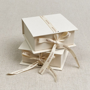 Boyang Individuelle Öko-Beige Buchform Schmuckschatulle aus Papier mit Geschenkband - Product Image 6