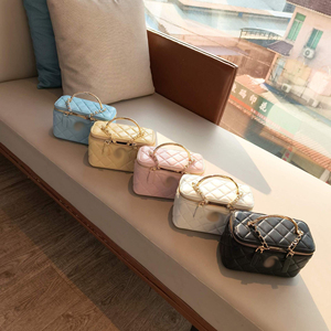 <span class=keywords><strong>Ch</strong></span> Love Designer Bolsos de hombro para mujer Marcas famosas Edredón Caja cuadrada con cadena dorada Bolsos y monederos - Product Image 6