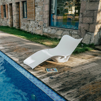 Chaise longue moderne pour extérieur Park Beach Chaise longue pour piscine Chaises longues pour loisirs Cour blanche Hôtel Balcon Fauteuil inclinable en plastique