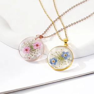 <span class=keywords><strong>Collier</strong></span> artisanal en résine avec <span class=keywords><strong>fleurs</strong></span> séchées de mignonnette, véritable <span class=keywords><strong>collier</strong></span> de <span class=keywords><strong>fleurs</strong></span> séchées, <span class=keywords><strong>collier</strong></span> de <span class=keywords><strong>fleurs</strong></span> de mignonnette pour femme - Product Image 4