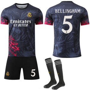 2425 pour les ensembles de football édition spéciale commémorative pour enfants à motif Dragon Noir Rouge Nouvelle police N°9 Mbappé 7 Vinicus - Product Image 3