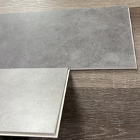 Günstiger Stein-Teppich Holzoptik 4mm 5mm 6mm PVC Kommerzieller Wasserdichter Luxus-Klick-Verbindungsdielen-Kunststoff-SPC-Bodenbelag