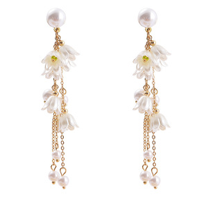 Boucles d'oreilles pendantes à longues pampilles en forme de fleur blanche, avec perles simulées, pour femmes - Product Image 5