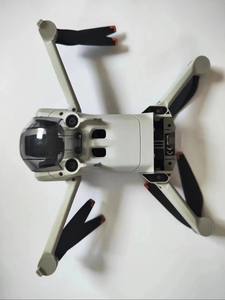 Drone Mavic 3 Classic Commercial Pliable avec Caméra Hasselblad CMOS 4/3 48MP 50fps, Mode Nuit Professionnel, Enregistrement Vidéo 10 min - Product Image 2