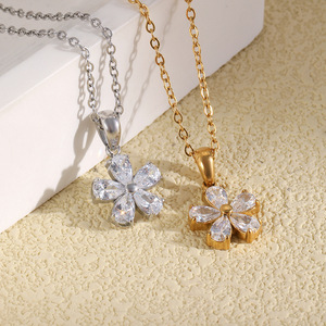 B081 Collier en acier inoxydable plaqué or 18 carats, bijoux fantaisie, pendentif fleur à cinq pétales en zircon, collier élégant et luxueux - Product Image 1
