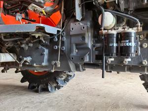 รถแทรกเตอร์ขับเคลื่อน4x4ล้อสำหรับรถแทรกเตอร์ฟาร์มขนาดเล็กมือสอง Kubota 704 Kubota 6040 M704K 4WD สำหรับการเกษตร70hp รถแทรกเตอร์ขับเคลื่อน4ล้อ - Product Image 4