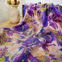 Tissu jacquard teint en fil avec motifs pivoine bleu violet et relief en fil doré pour robes, qipao et vestes de mode vintage